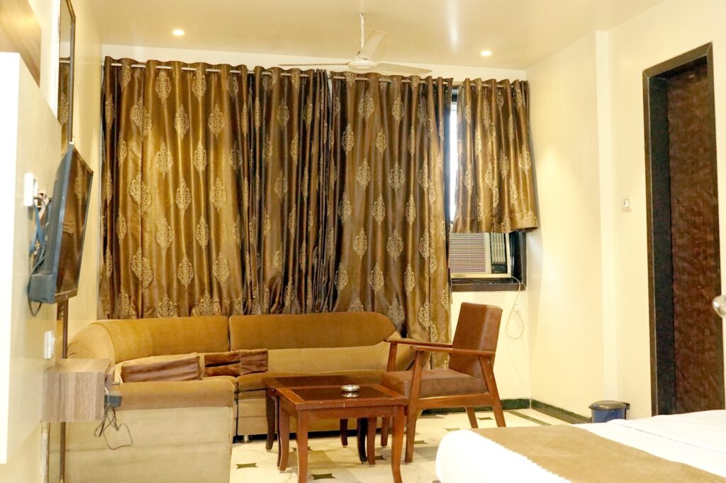 Deluxe AC Room Img 3